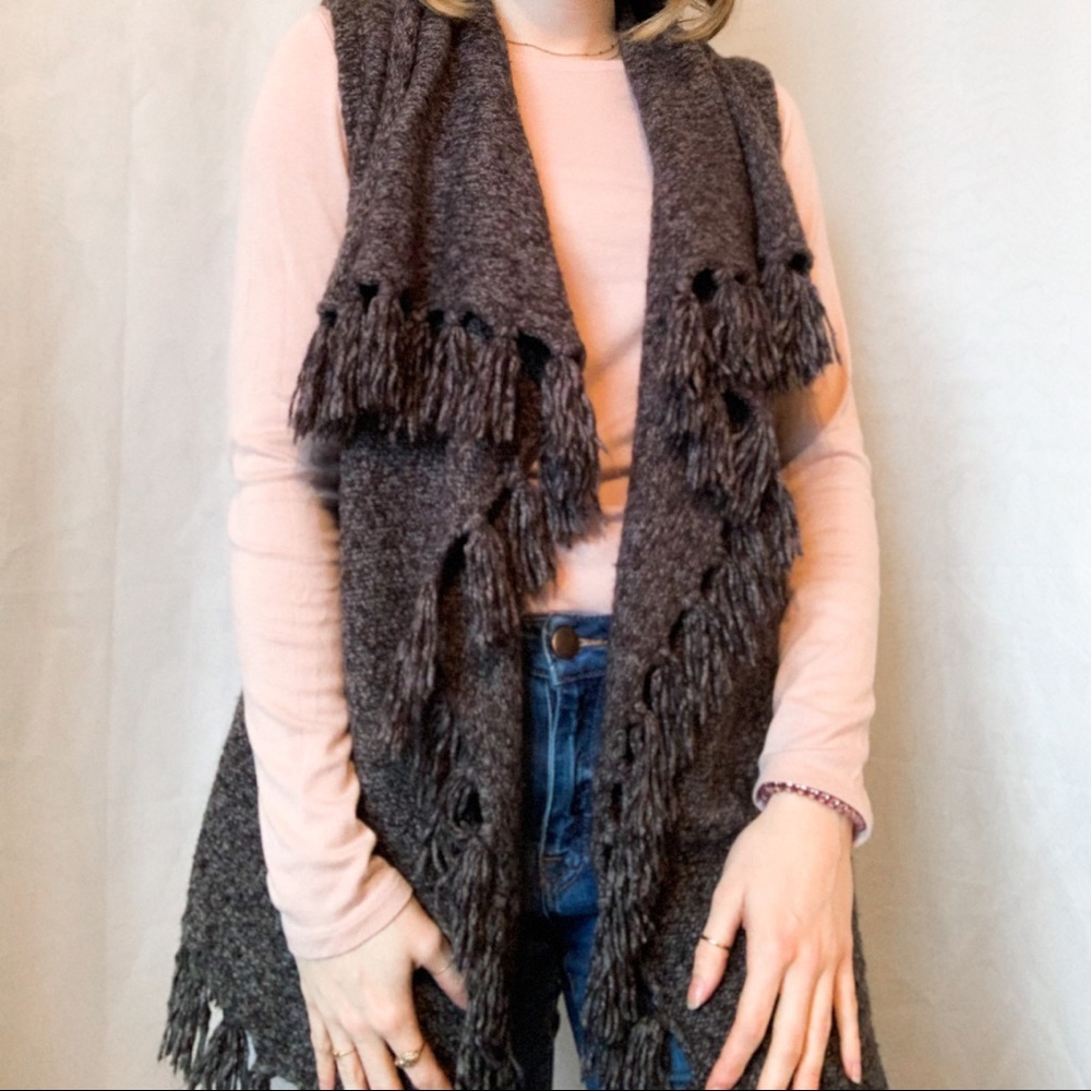 Gray knit Kensie open sleeveless sweater vest